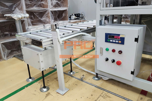 cân tự động trên băng chuyền
